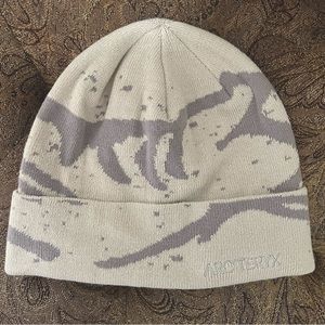 Arc’teryx Grotto Toque in Arctic Silk/Warm Stone